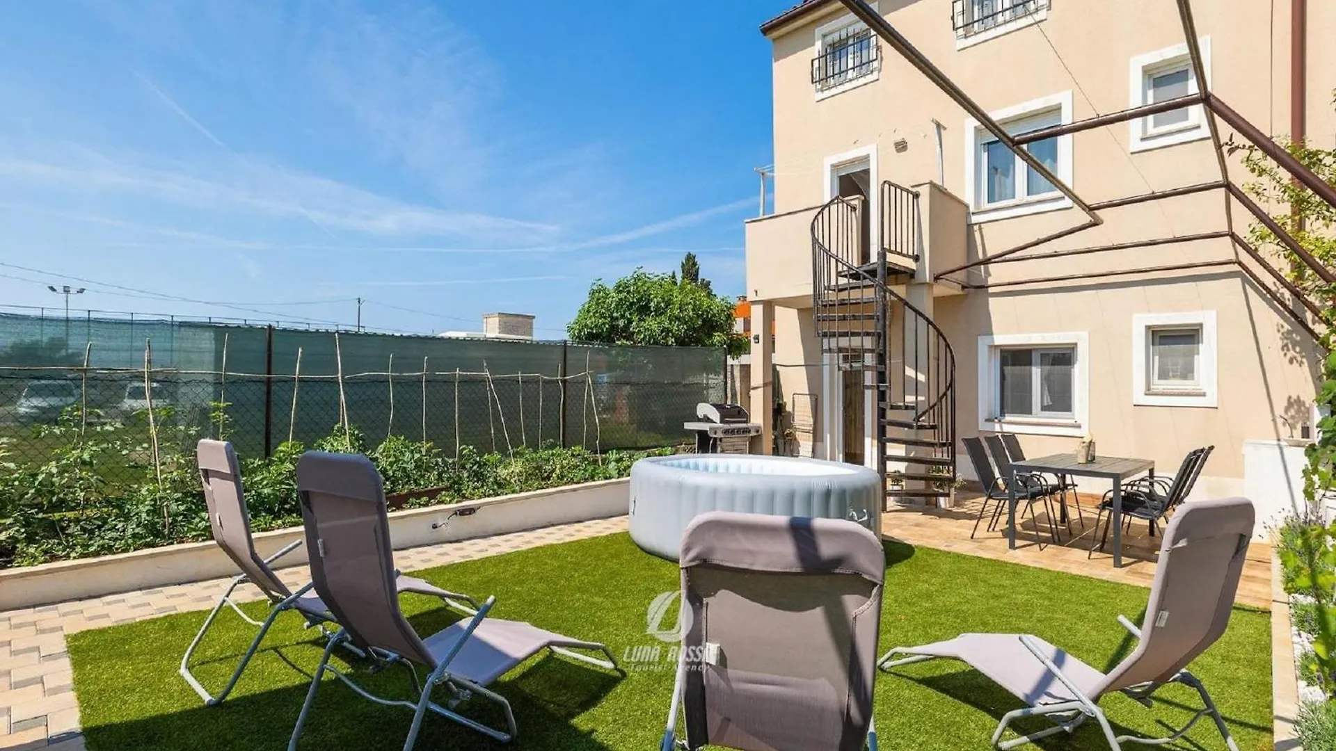 Apartment Spacious Home With Bubble Bath And Garden Vodnjan