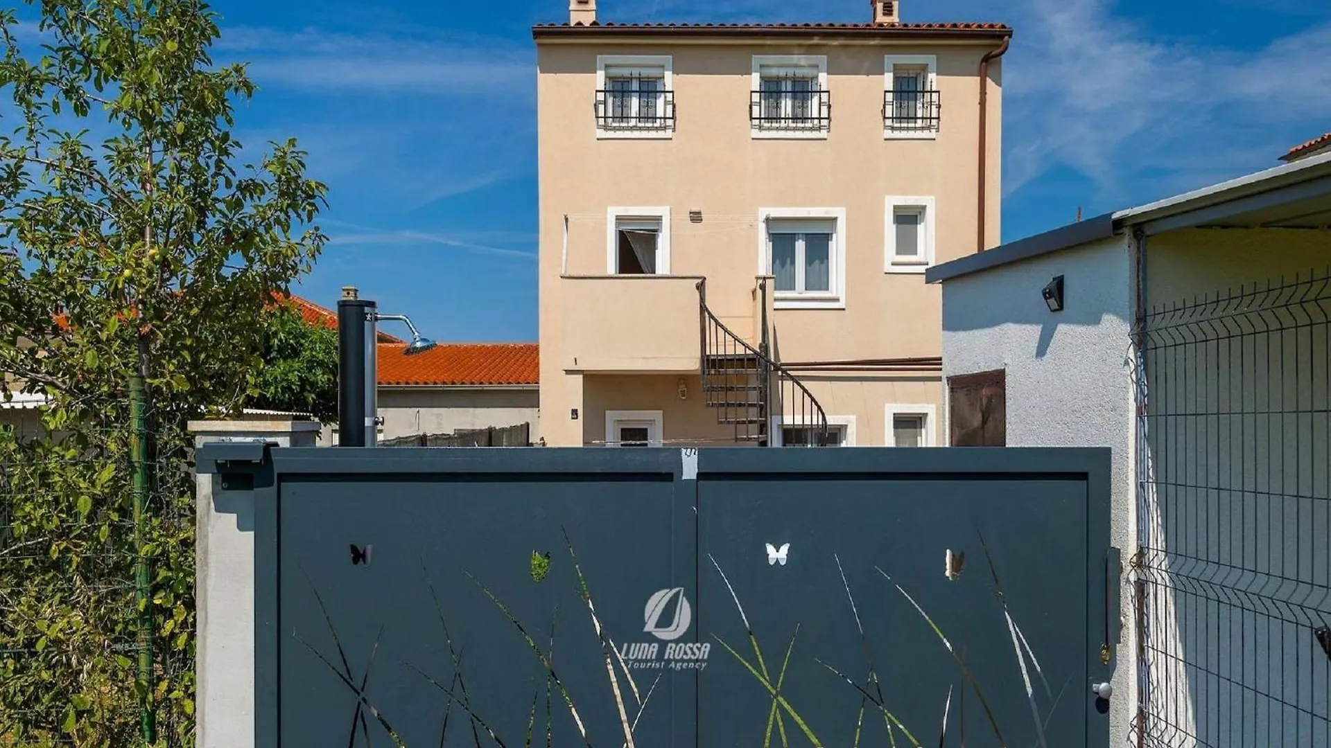 Apartment Spacious Home With Bubble Bath And Garden Vodnjan